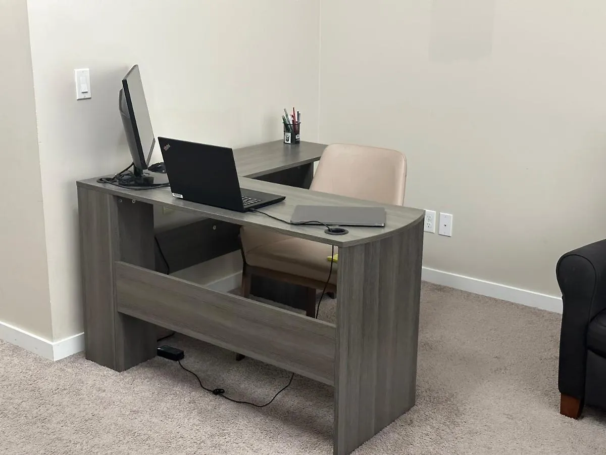 Proland Smart Suite Calgary 0*,